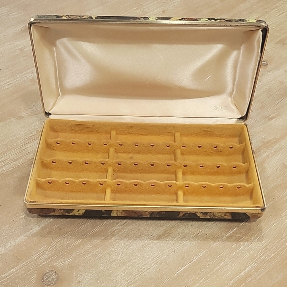 Vintage Mele Velvet Clamshell Storage / Jewelry Earring Box Travel Clutch Case